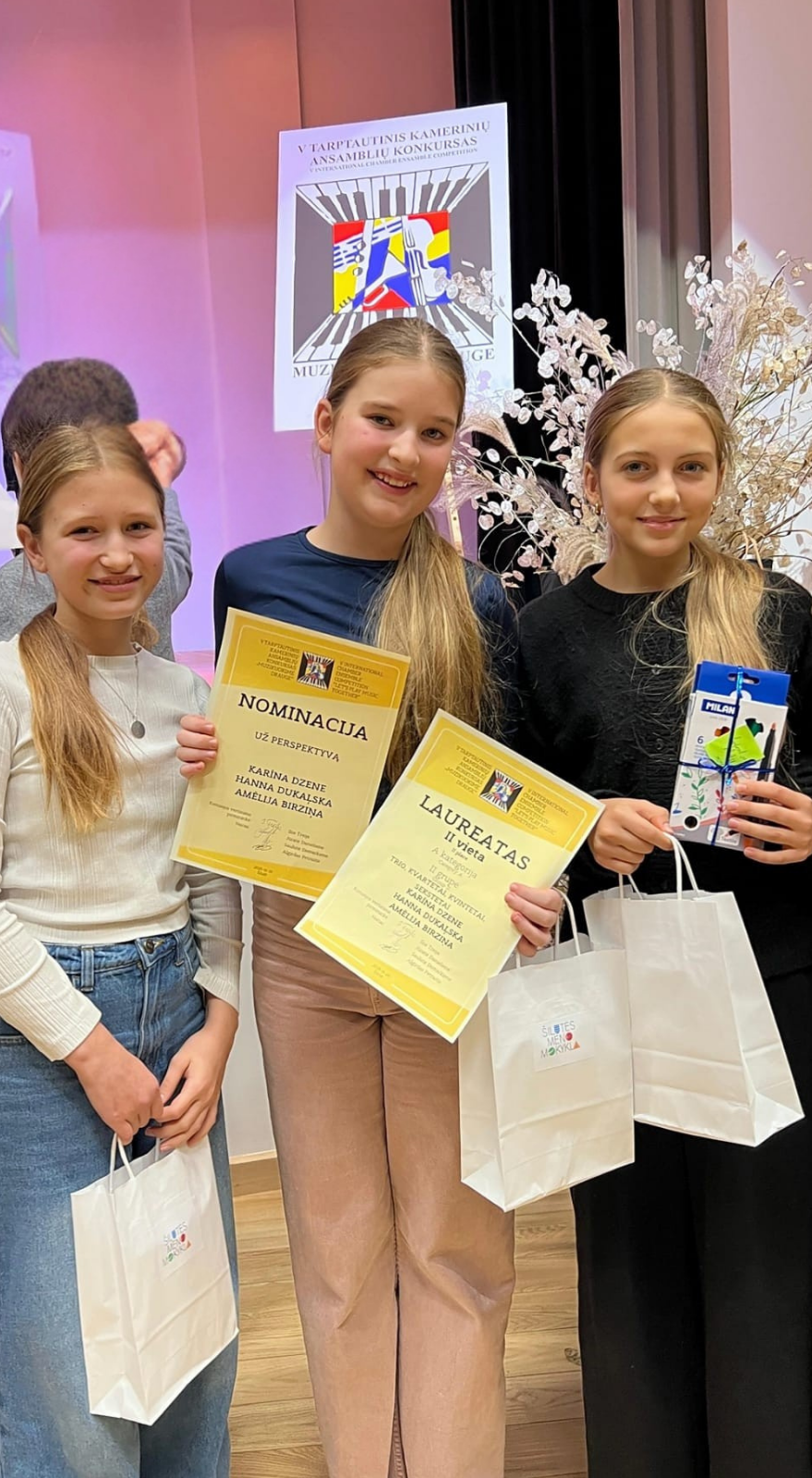 attēlā klavieru trio - Karīna Dzene, Hanna Dukaļska un Amēlija Birziņa